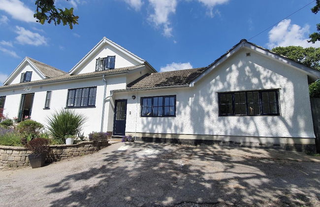2 Bed Cottage - Sleeps 4 - Garden, Pets, Wifi - Foto 1