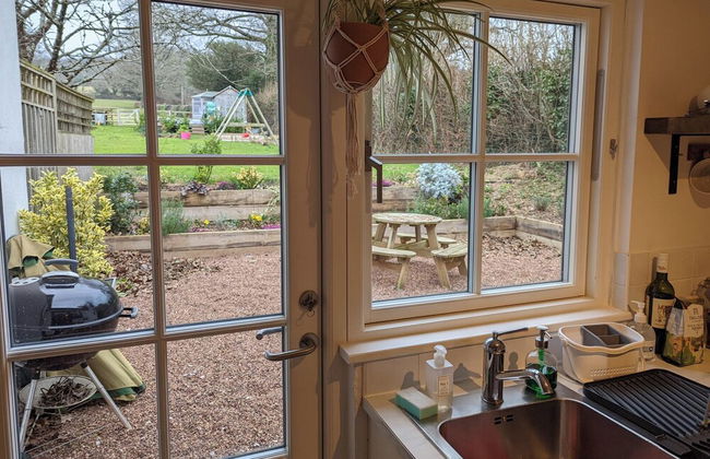 2 Bed Cottage - Sleeps 4 - Garden, Pets, Wifi - Foto 14