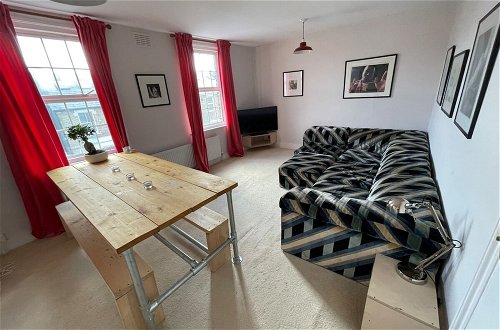 Photo 23 - Modern & Cosy 1 Bedroom Top Floor Flat in East Dulwich