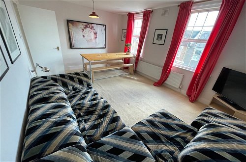 Photo 24 - Modern & Cosy 1 Bedroom Top Floor Flat in East Dulwich