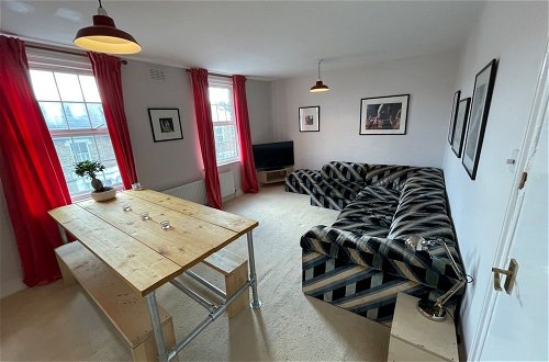 Photo 21 - Modern & Cosy 1 Bedroom Top Floor Flat in East Dulwich
