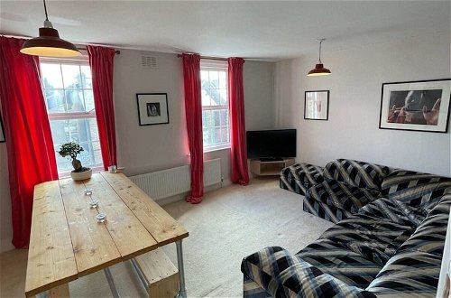Photo 22 - Modern & Cosy 1 Bedroom Top Floor Flat in East Dulwich