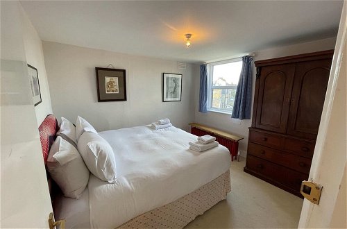 Photo 3 - Modern & Cosy 1 Bedroom Top Floor Flat in East Dulwich