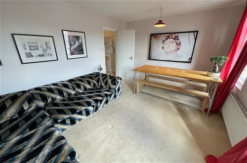 Photo 25 - Modern & Cosy 1 Bedroom Top Floor Flat in East Dulwich