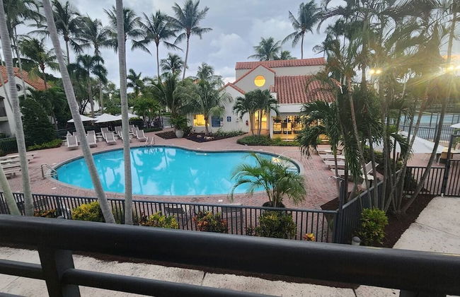 Dharma Home Suites Dania Beach at Sheridan Ocean Club - Foto 48