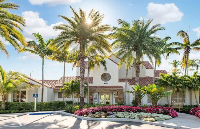 Dharma Home Suites Dania Beach at Sheridan Ocean Club - Foto 42