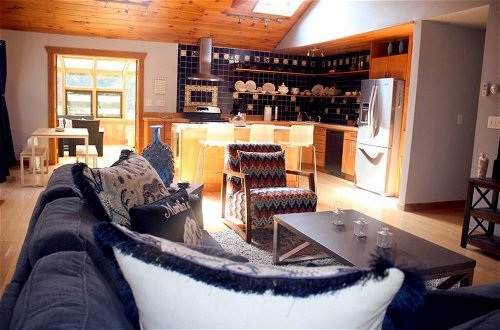 Photo 16 - Gorgeous 3bd/2ba Vacation House in the Vineyard