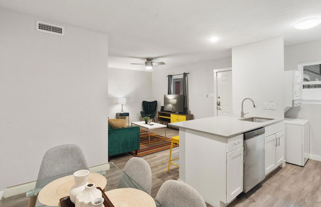 Stylish 2BR Near UT Hyde Park Evonify - Foto 32