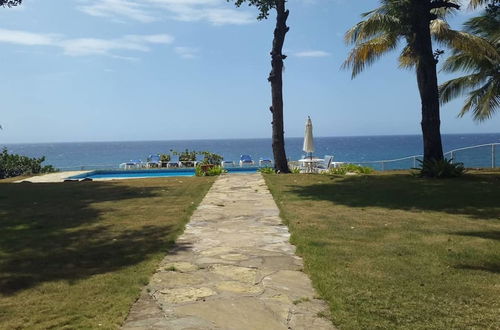 Photo 29 - Spacious Oceanfront Villa