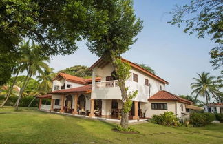 Photo 1 - Spacious Oceanfront Villa