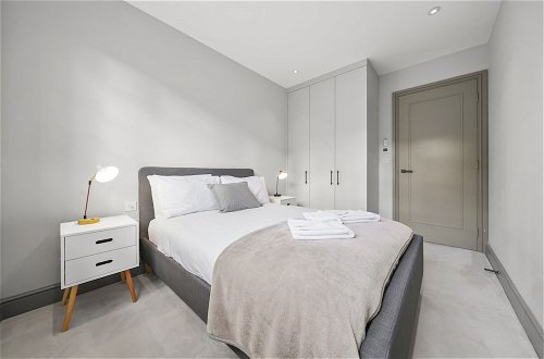 Photo 3 - 2 Bed Lux Apartment near Central London with WiFi