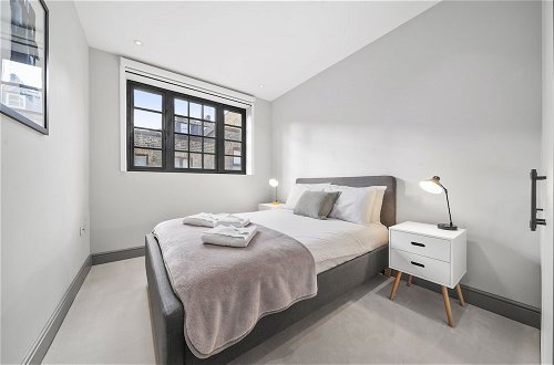 Photo 9 - 2 Bed Lux Apartment near Central London with WiFi