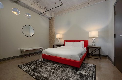Photo 2 - Gorgeous 1 Bedroom in Historic Building, Downtown