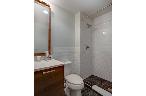 Photo 10 - Gorgeous 1 Bedroom in Historic Building, Downtown