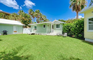 Photo 2 - Cottage Haven-one Minute Walk To The Beach-private Yards-keyless Locks