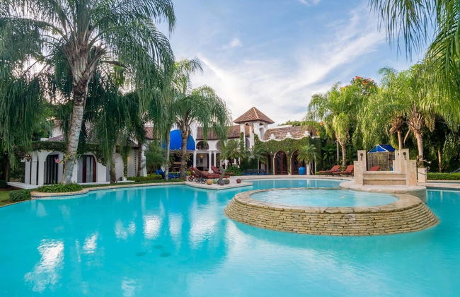 5-star Villa for Rent in Moroccan-style at Casa de Campo - Large Pool Jacuzzi Staff - Foto 9