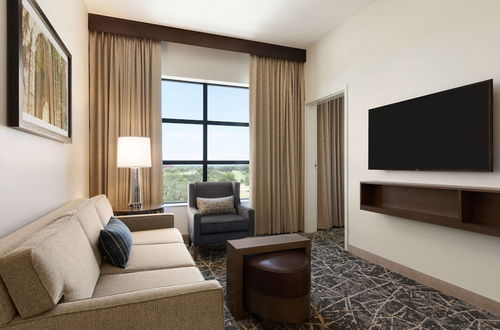 Photo 16 - Embassy Suites by Hilton San Antonio Brooks Hotel & Spa