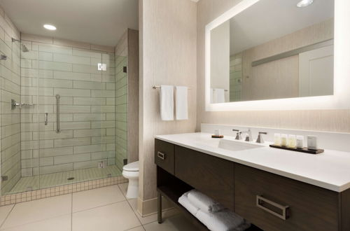 Foto 23 - Embassy Suites by Hilton San Antonio Brooks Hotel & Spa