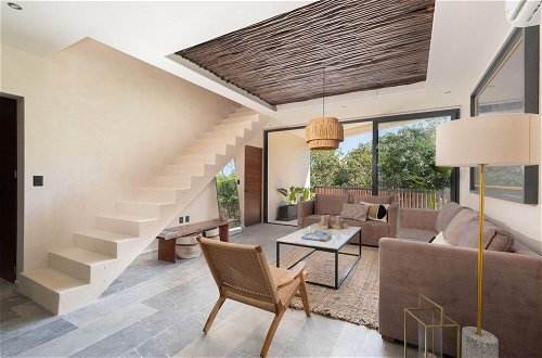 Photo 45 - Stylish 2 Level 3 BR Penthouse Stunning Design Private Pool Sun Deck Best Wifi