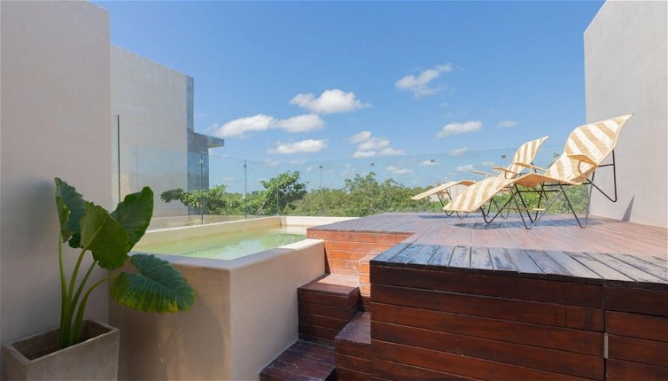 Foto 1 - Stylish 2 Level 3 BR Penthouse Stunning Design Private Pool Sun Deck Best Wifi