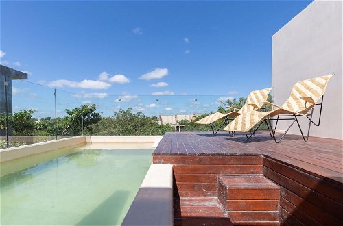 Foto 58 - Stylish 2 Level 3 BR Penthouse Stunning Design Private Pool Sun Deck Best Wifi
