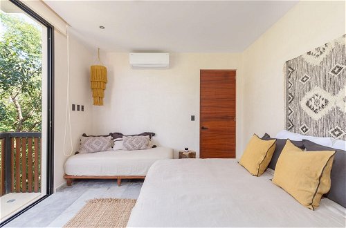 Foto 7 - Stylish 2 Level 3 BR Penthouse Stunning Design Private Pool Sun Deck Best Wifi