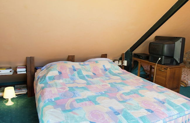 Desnie Farmhouse With Pool - Photo 15