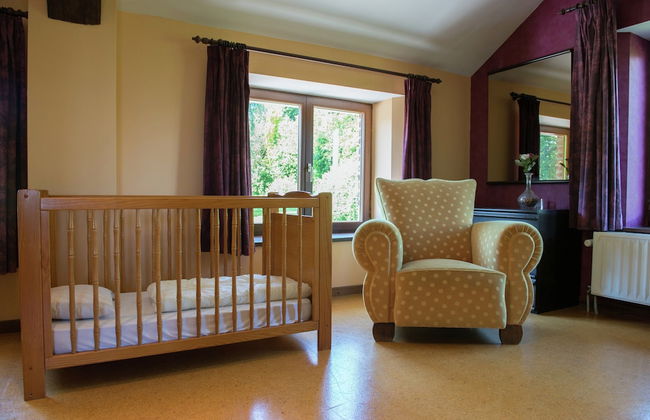 Desnie Farmhouse With Pool - Photo 16