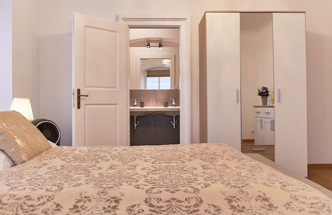 Charles Bridge Royal Apartment - Photo 8