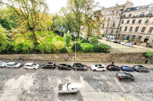 Photo 32 - Bright and Spacious 4-bedroom Apart in Stockbridge