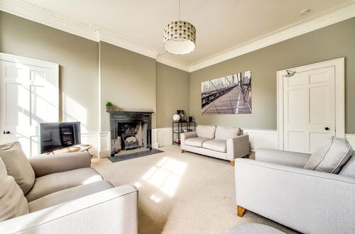 Photo 22 - Bright and Spacious 4-bedroom Apart in Stockbridge