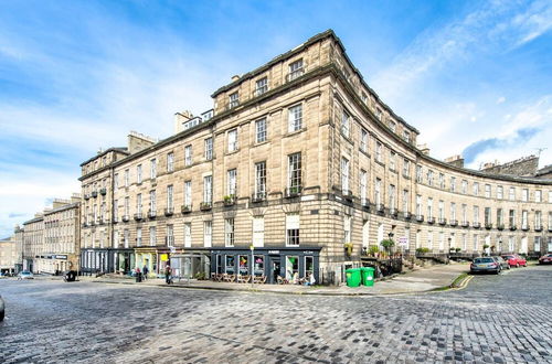 Photo 34 - Bright and Spacious 4-bedroom Apart in Stockbridge