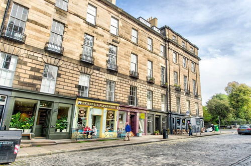 Photo 36 - Bright and Spacious 4-bedroom Apart in Stockbridge