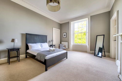 Photo 7 - JOIVY Bright and Spacious 4-bedroom Apart in Stockbridge