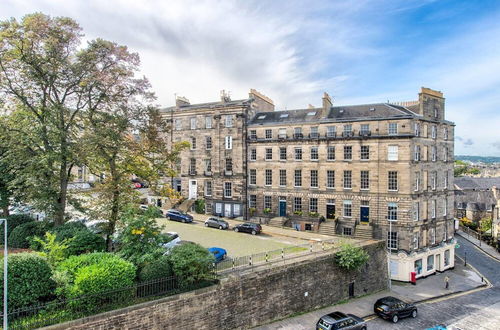 Photo 38 - Bright and Spacious 4-bedroom Apart in Stockbridge