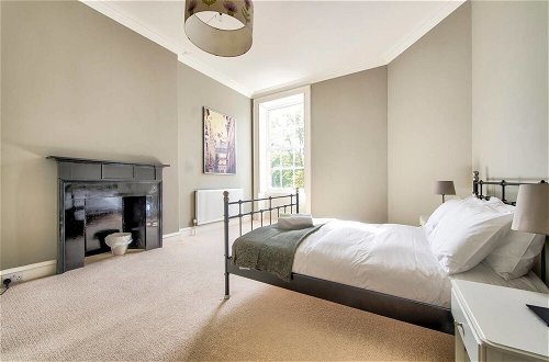 Photo 1 - Bright and Spacious 4-bedroom Apart in Stockbridge