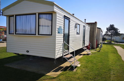 Photo 21 - Lovely 2-bed Caravan in Walton on the Naze