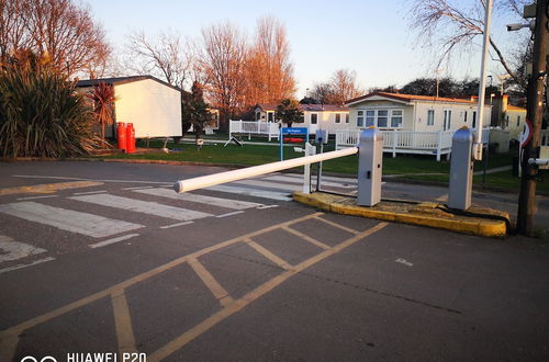 Foto 10 - Lovely 2-bed Caravan in Walton on the Naze