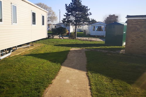 Photo 8 - Lovely 2-bed Caravan in Walton on the Naze