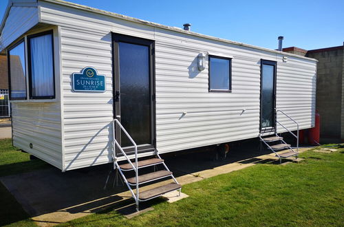 Photo 22 - Lovely 2-bed Caravan in Walton on the Naze