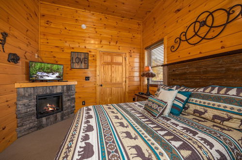 Photo 11 - Picture Perfect- Seven Bedroom Cabin