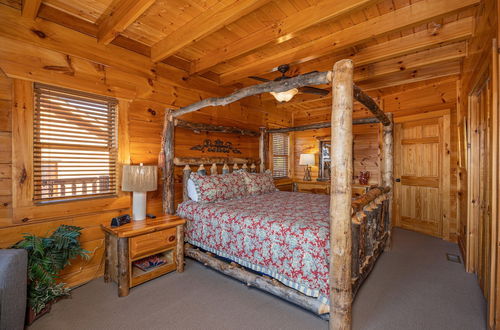 Photo 10 - Picture Perfect- Seven Bedroom Cabin