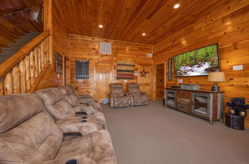 Photo 23 - Picture Perfect- Seven Bedroom Cabin