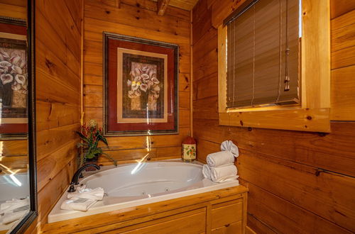 Photo 25 - Picture Perfect- Seven Bedroom Cabin