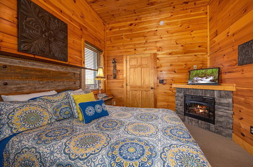 Photo 52 - Picture Perfect- Seven Bedroom Cabin