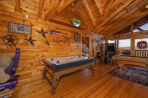 Photo 42 - Picture Perfect- Seven Bedroom Cabin