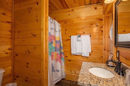 Photo 31 - Picture Perfect- Seven Bedroom Cabin