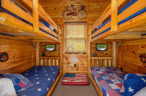 Foto 7 - Picture Perfect- Seven Bedroom Cabin