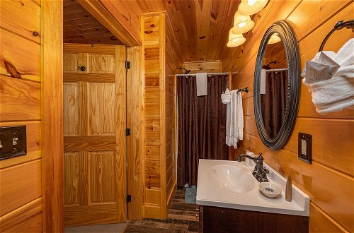 Foto 28 - Picture Perfect- Seven Bedroom Cabin