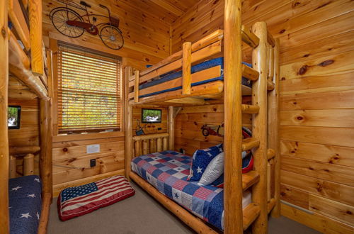 Photo 12 - Picture Perfect- Seven Bedroom Cabin